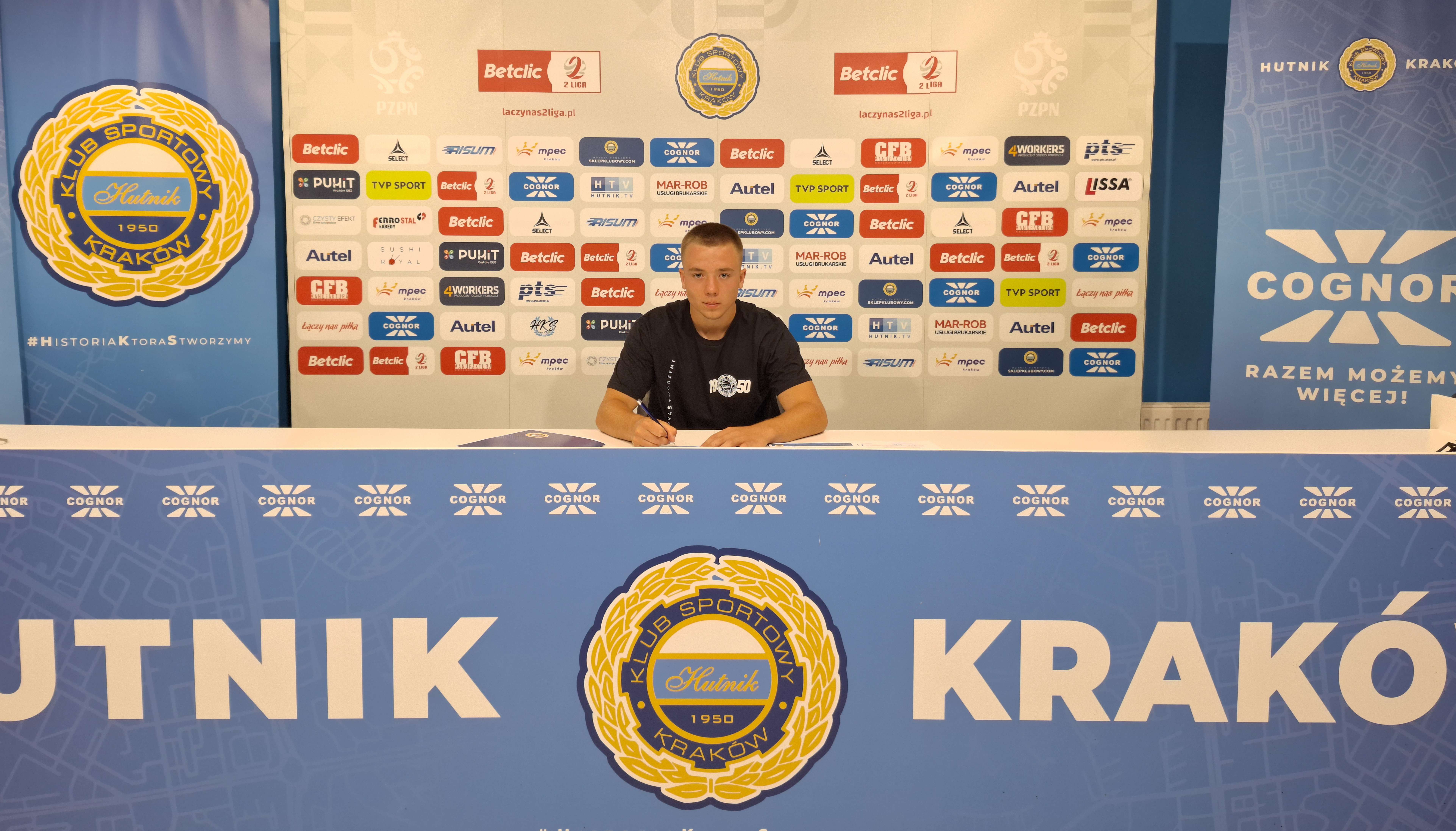 Patryk Stojek podpisał profesjonalny kontrakt!